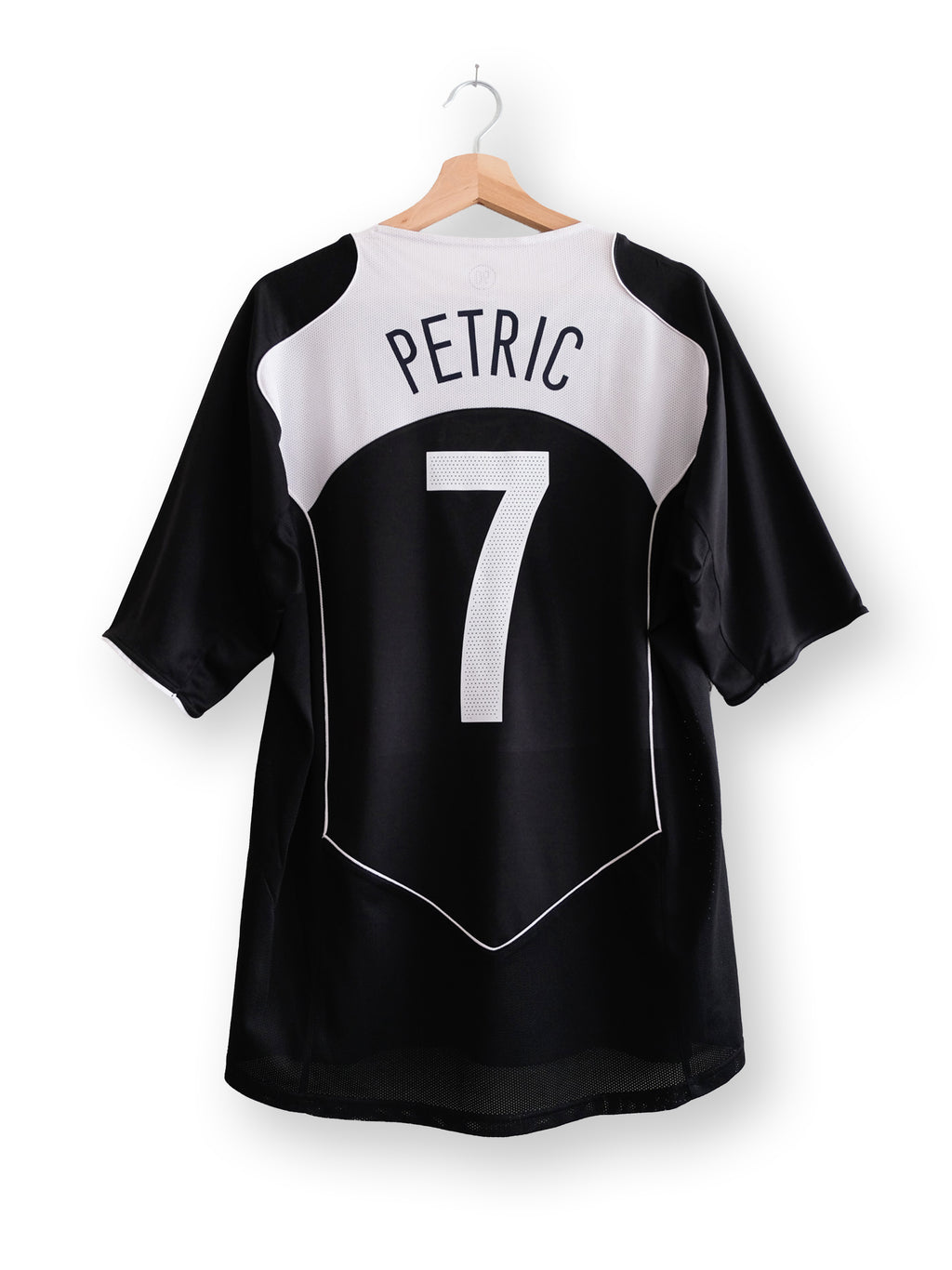 FC Basel 2004/05 Away Kit – PETRIC #7 – (XL)