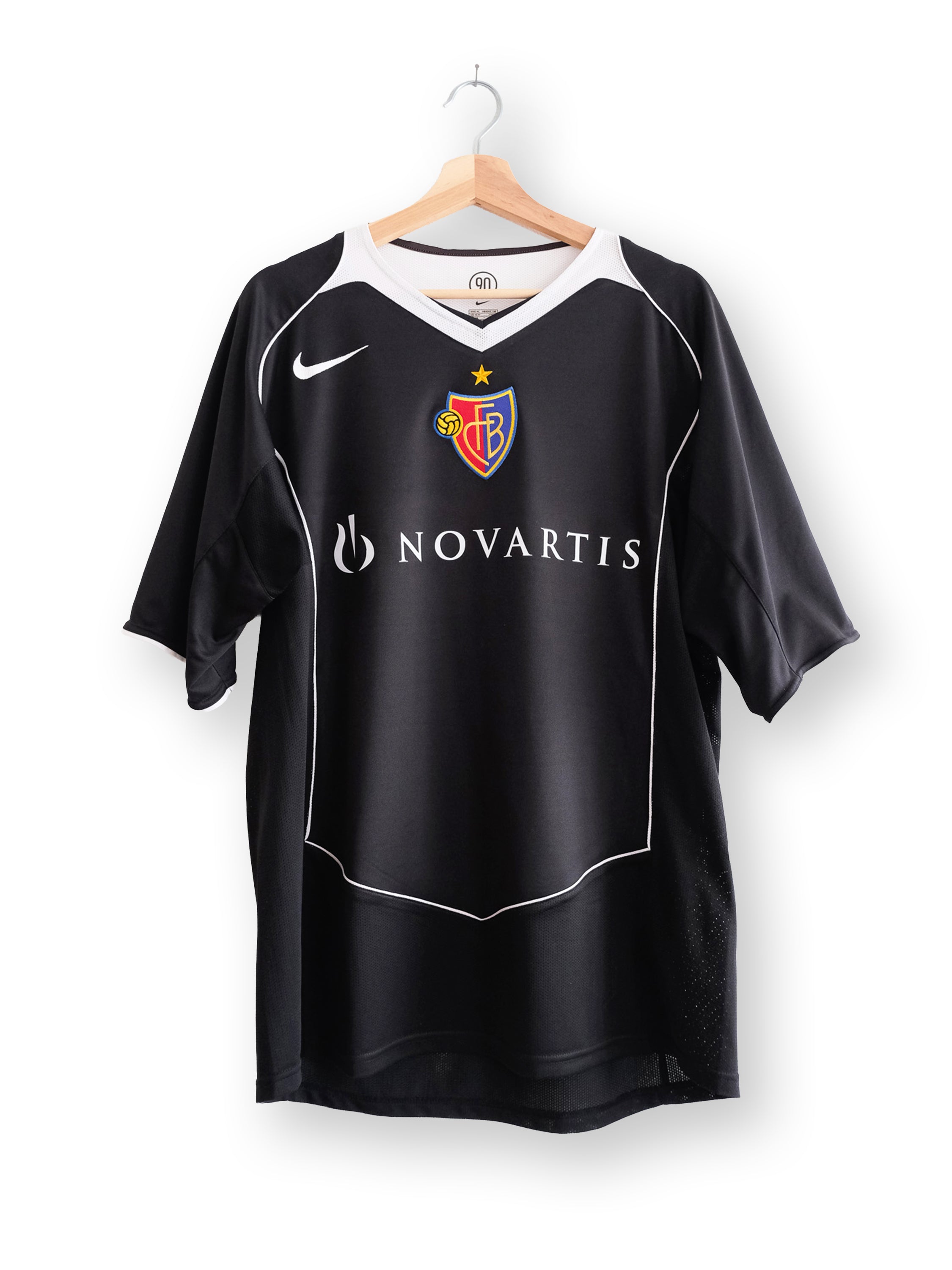 FC Basel 2004/05 Away Kit – PETRIC #7 – (XL)