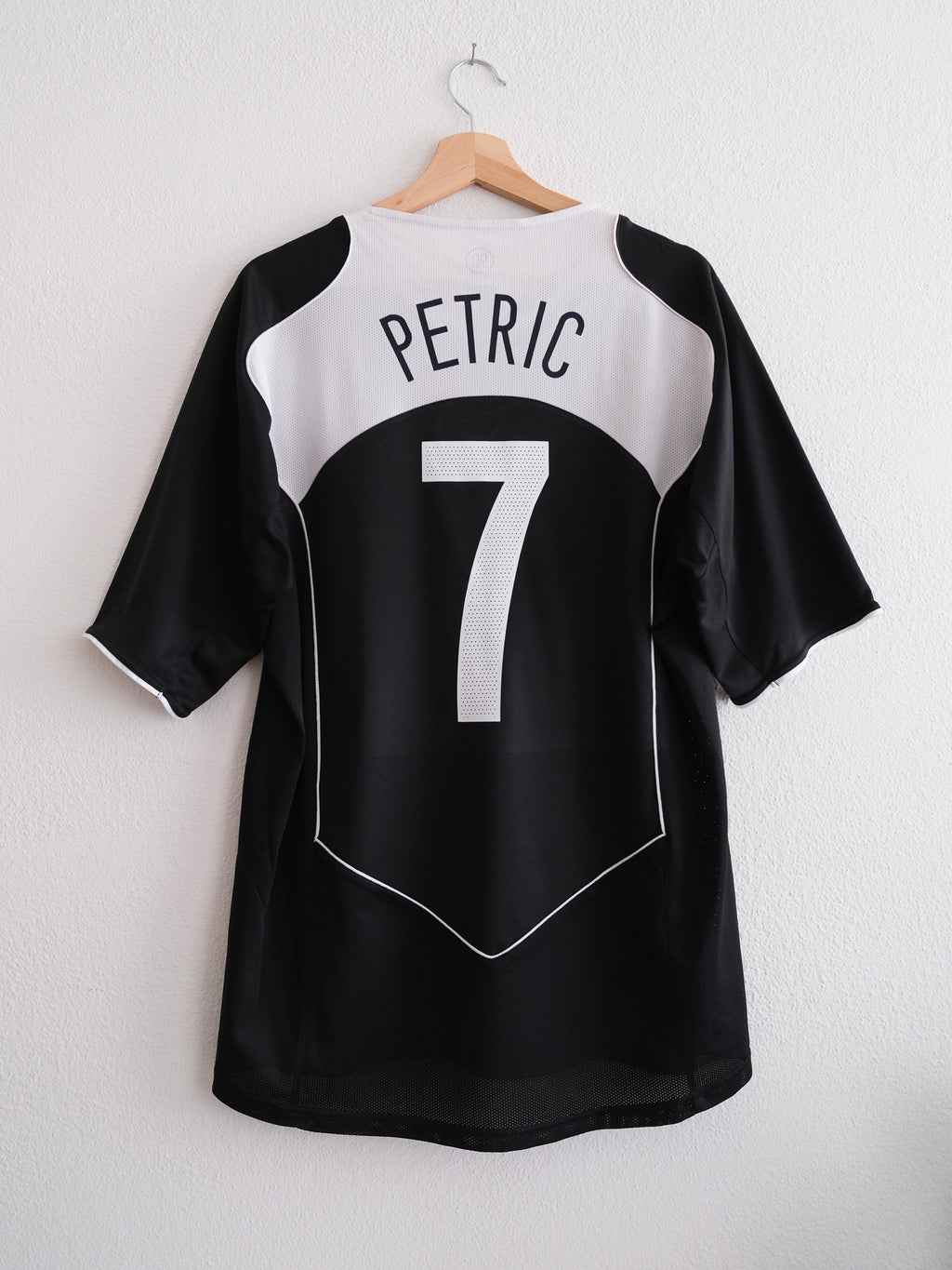 FC Basel 2004/05 Away Kit – PETRIC #7 – (XL)